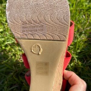 Simple Noelle shoes. Beautiful coral color. Size 7. Only worn once.